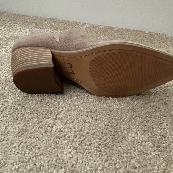 Marc Fisher Ltd taupe Dalar Perforated Suede Ankle Bootie size 7M - Picture 10 of 11